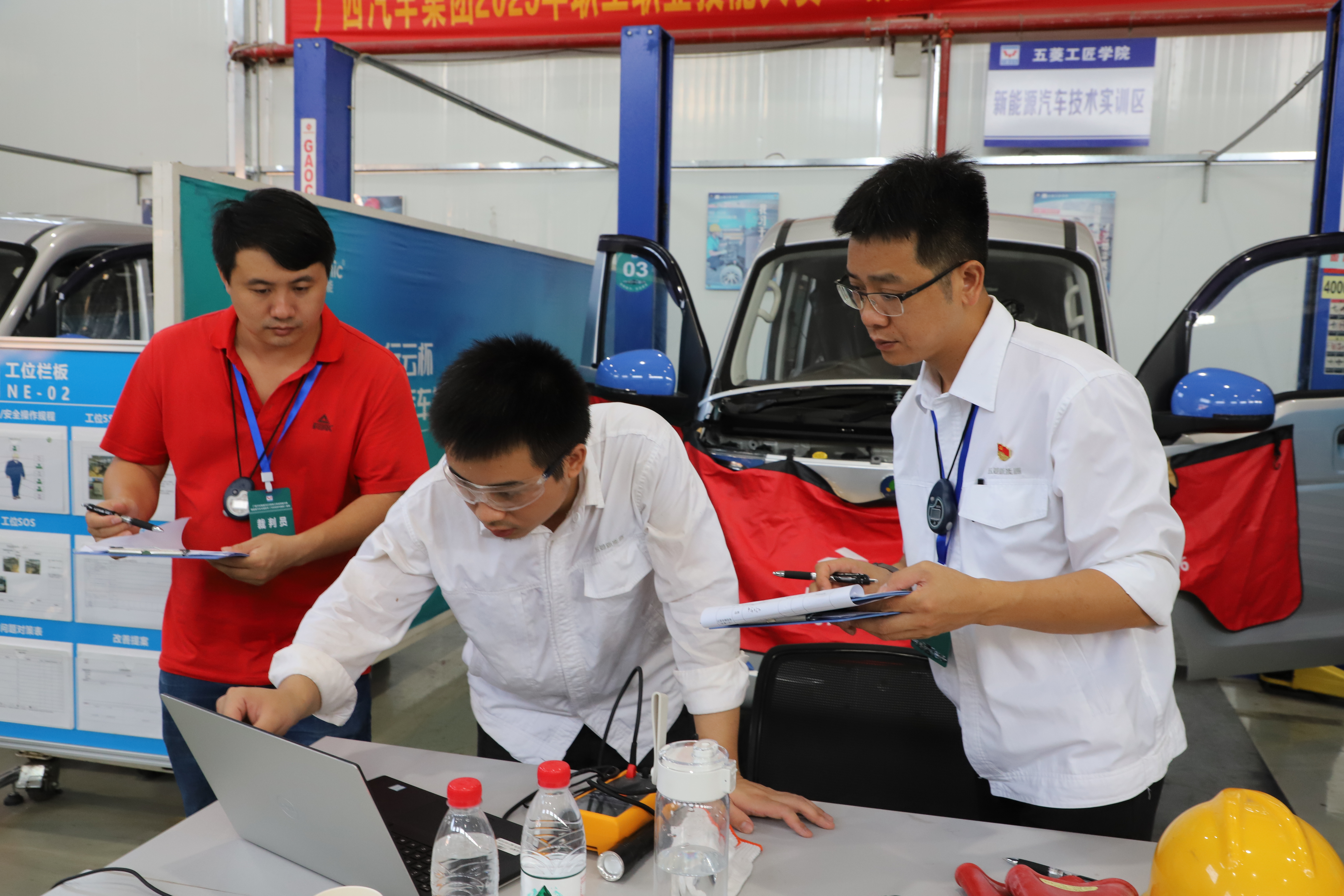 集團技能比賽——“新能源汽車關鍵技術”項目.jpg